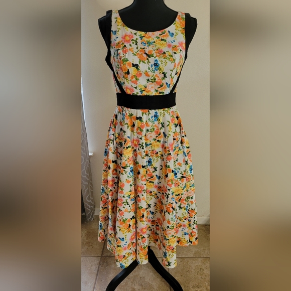 Hearts & Roses White/Floral Dress - Picture 1 of 3